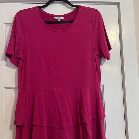 Halston Tops - #53 HALSTON • MAGENTA PEPLUM TOP